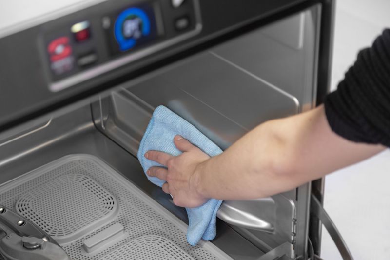 How to Choose the Best Commercial Dishwasher For Yourself